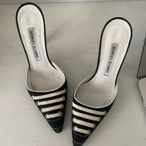 Vintage manolo blahnik kitten heels